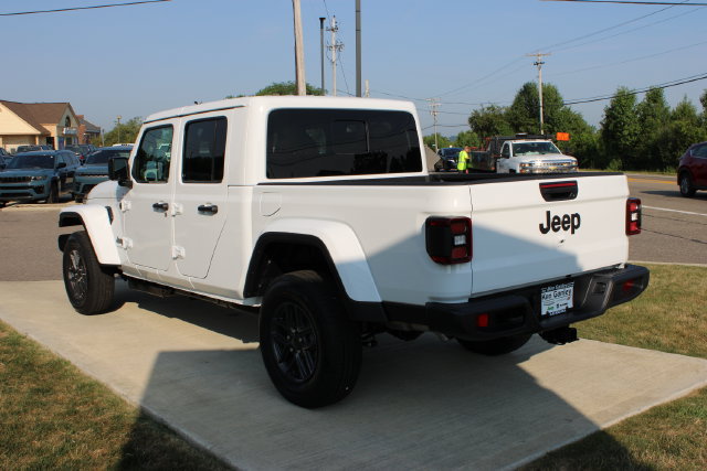 New 2026 Jeep Gladiator Sport AWD/4WD image 32
