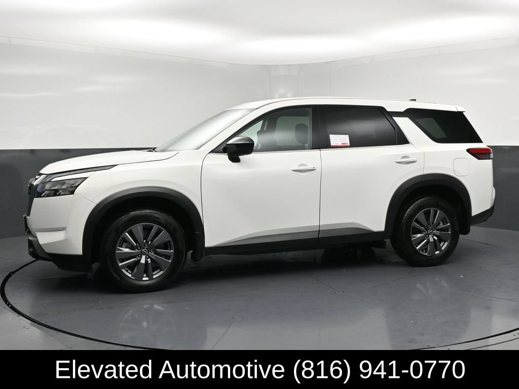 Used 2024 Nissan Pathfinder S AWD/4WD image 2