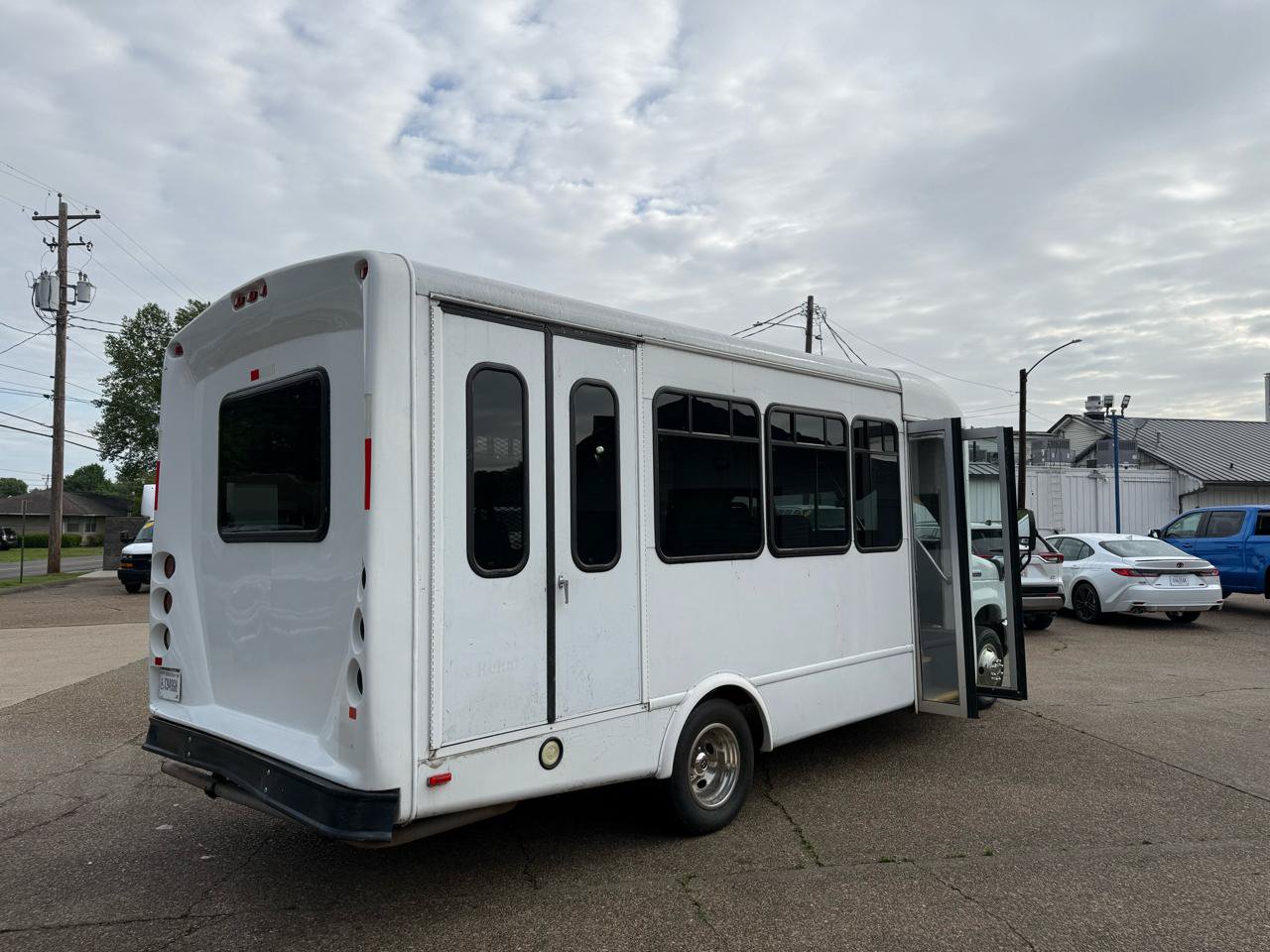 Used 2013 Ford E-350 and Econoline 350 Super Duty w/ Shuttle Bus Prep Pkg RWD image 5