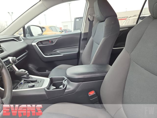 Used 2021 Toyota RAV4 LE image 17
