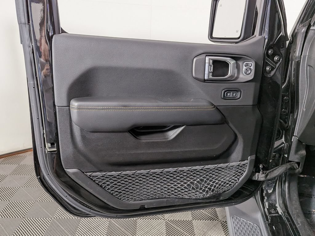 Used 2023 Jeep Gladiator Overland AWD/4WD image 11