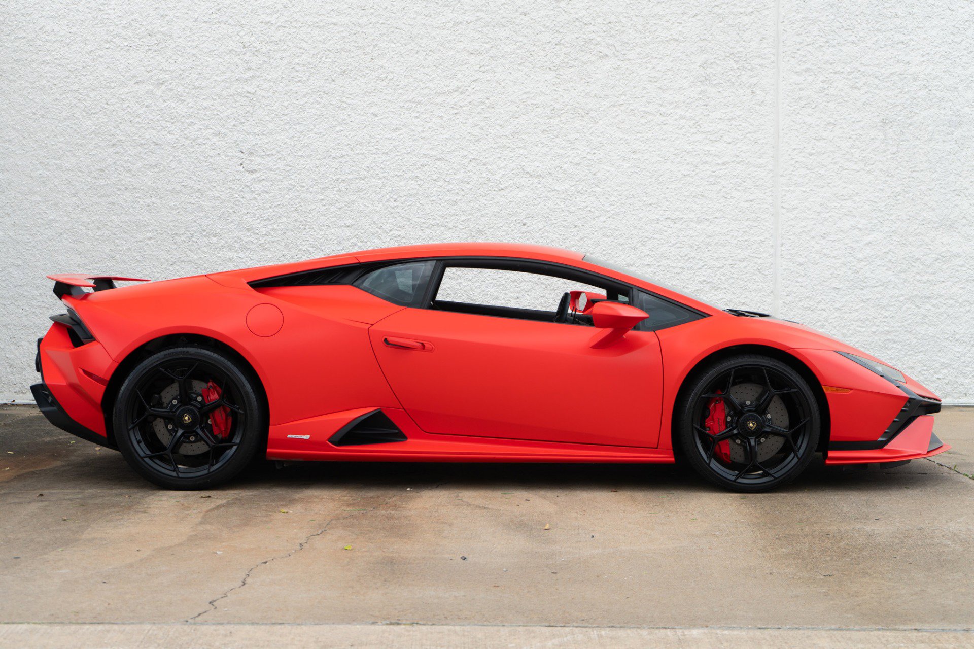 Used 2023 Lamborghini Huracan Tecnica image 3