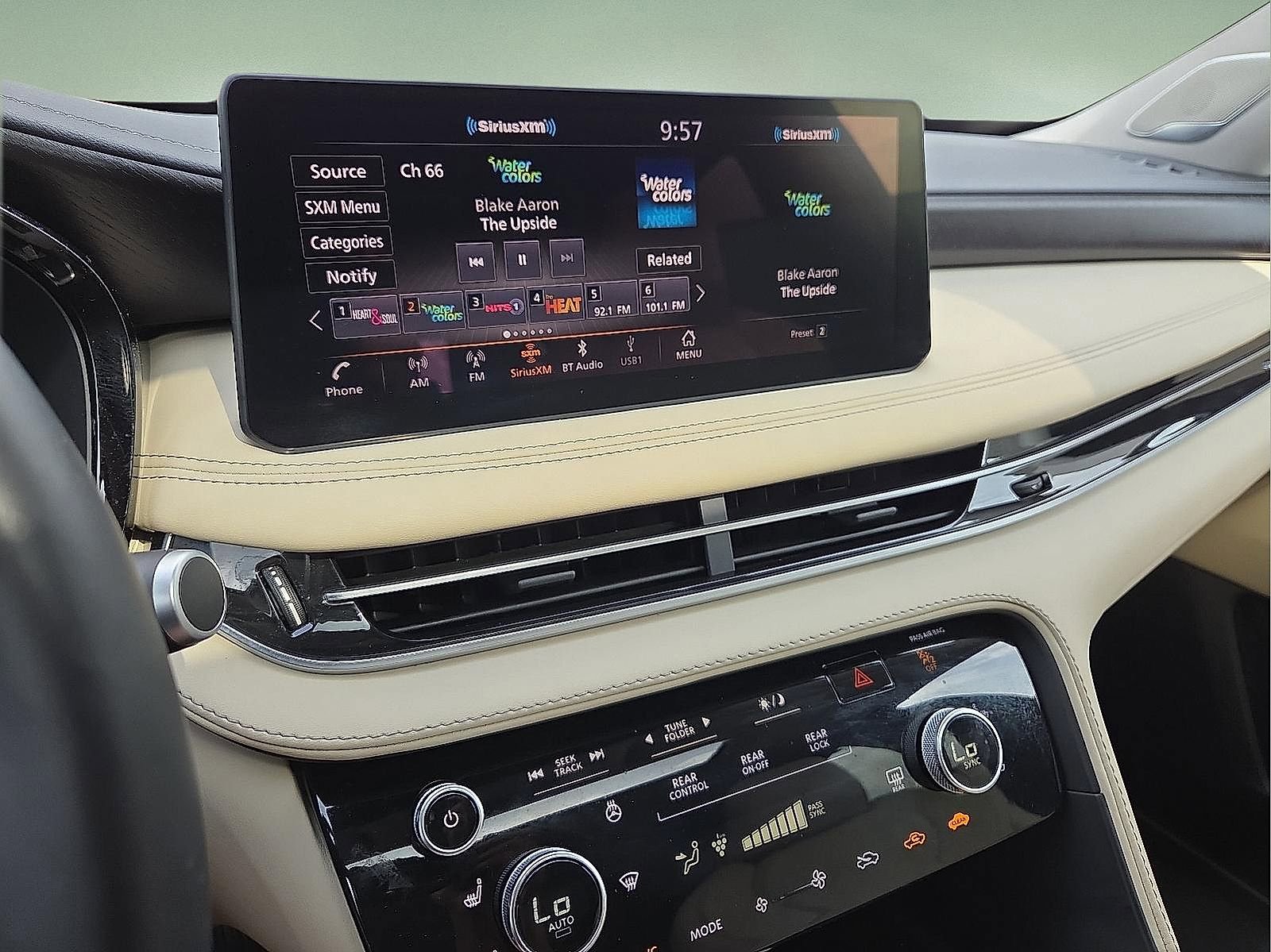 Used 2025 INFINITI QX60 Sensory w/ Vision Package AWD/4WD image 19