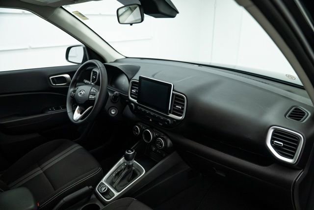 Used 2023 Hyundai Venue SEL image 14