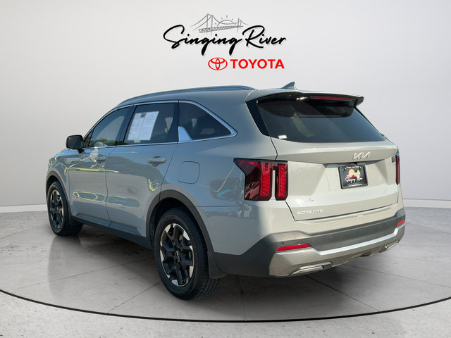 Used 2024 Kia Sorento S w/ Panoramic Sunroof Package FWD image 5