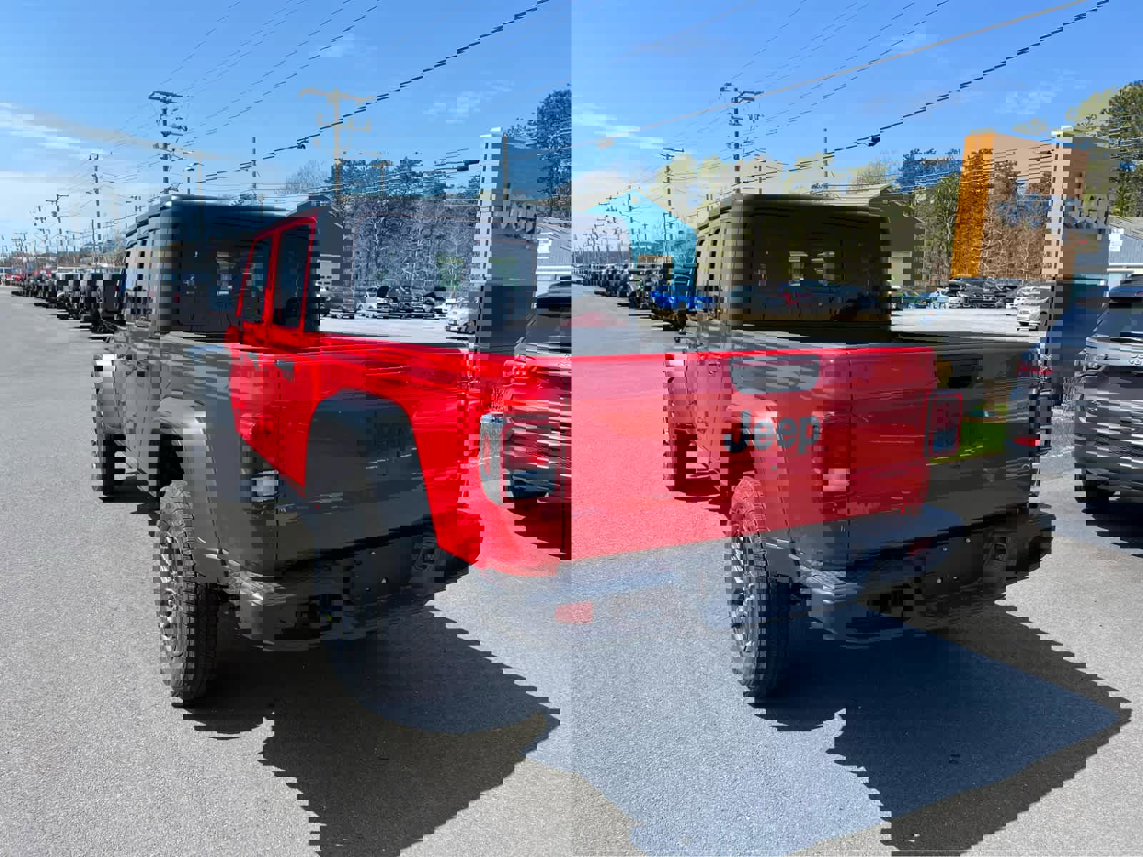 New 2025 Jeep Gladiator Sport image 5