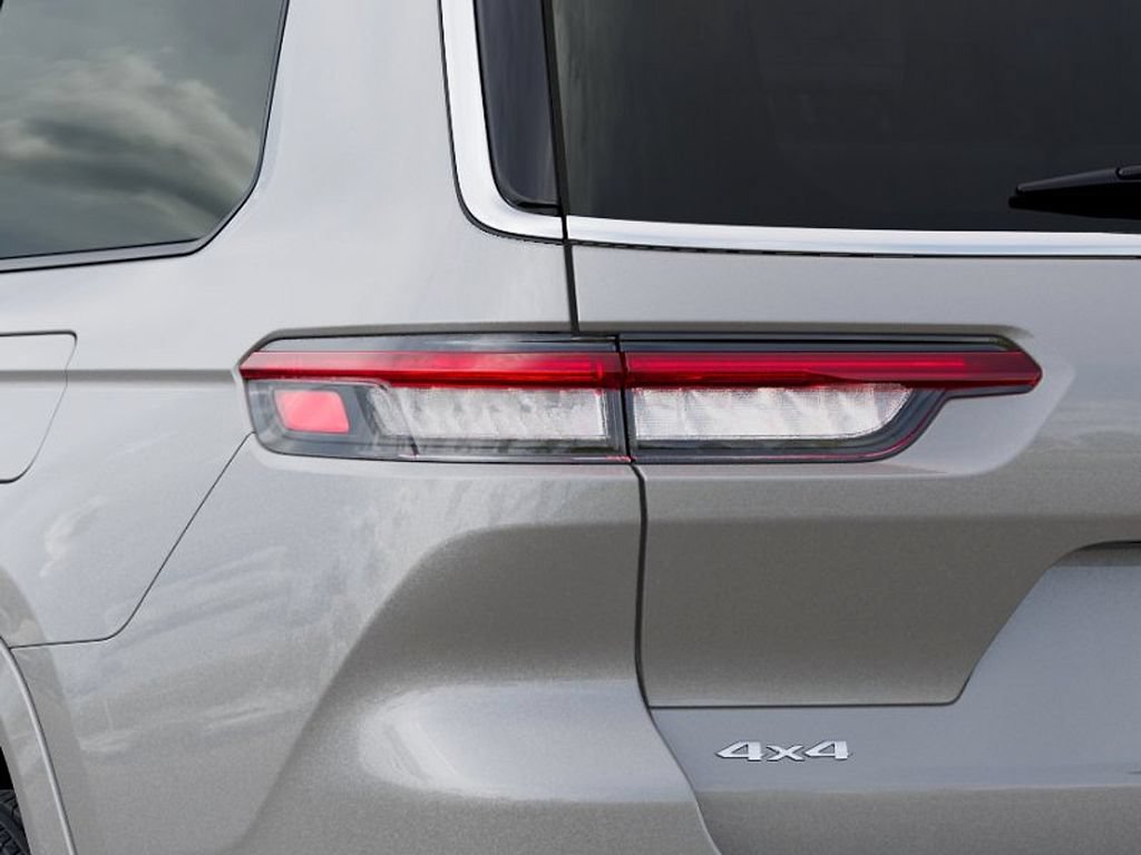 New 2025 Jeep Grand Cherokee L Overland w/ Advanced Protech Group III AWD/4WD image 9