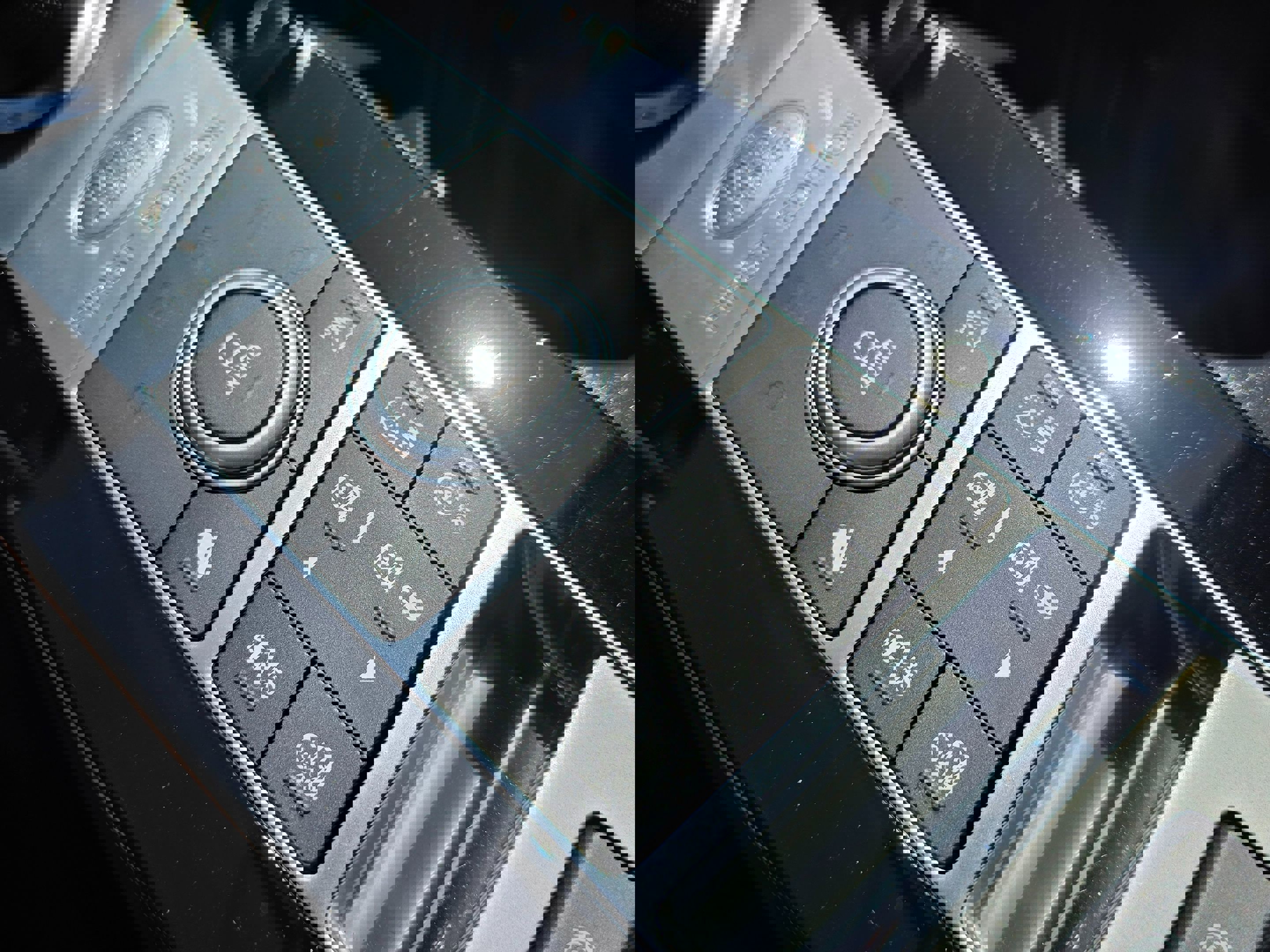 Used 2017 Land Rover Discovery First Edition image 33