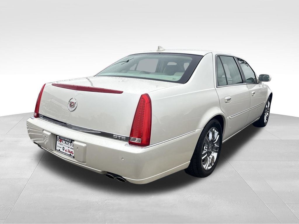 Used 2011 Cadillac DTS Platinum FWD image 3