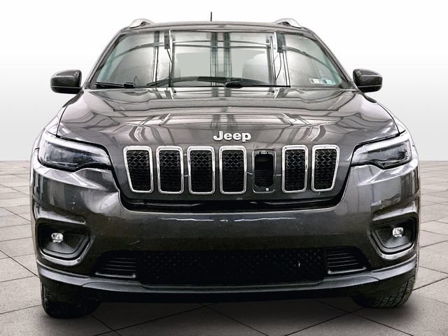 Used 2019 Jeep Cherokee Latitude Plus w/ Cold Weather Group AWD/4WD image 3