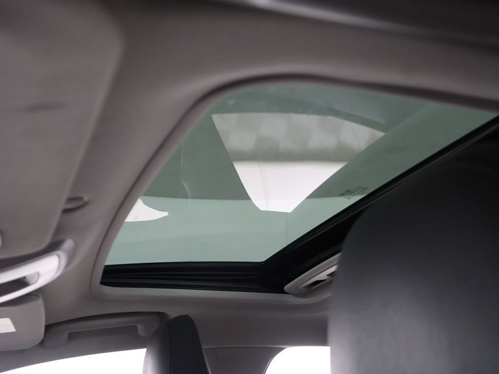 Used 2018 Volvo V60 T5 Cross Country w/ Convenience Package image 17