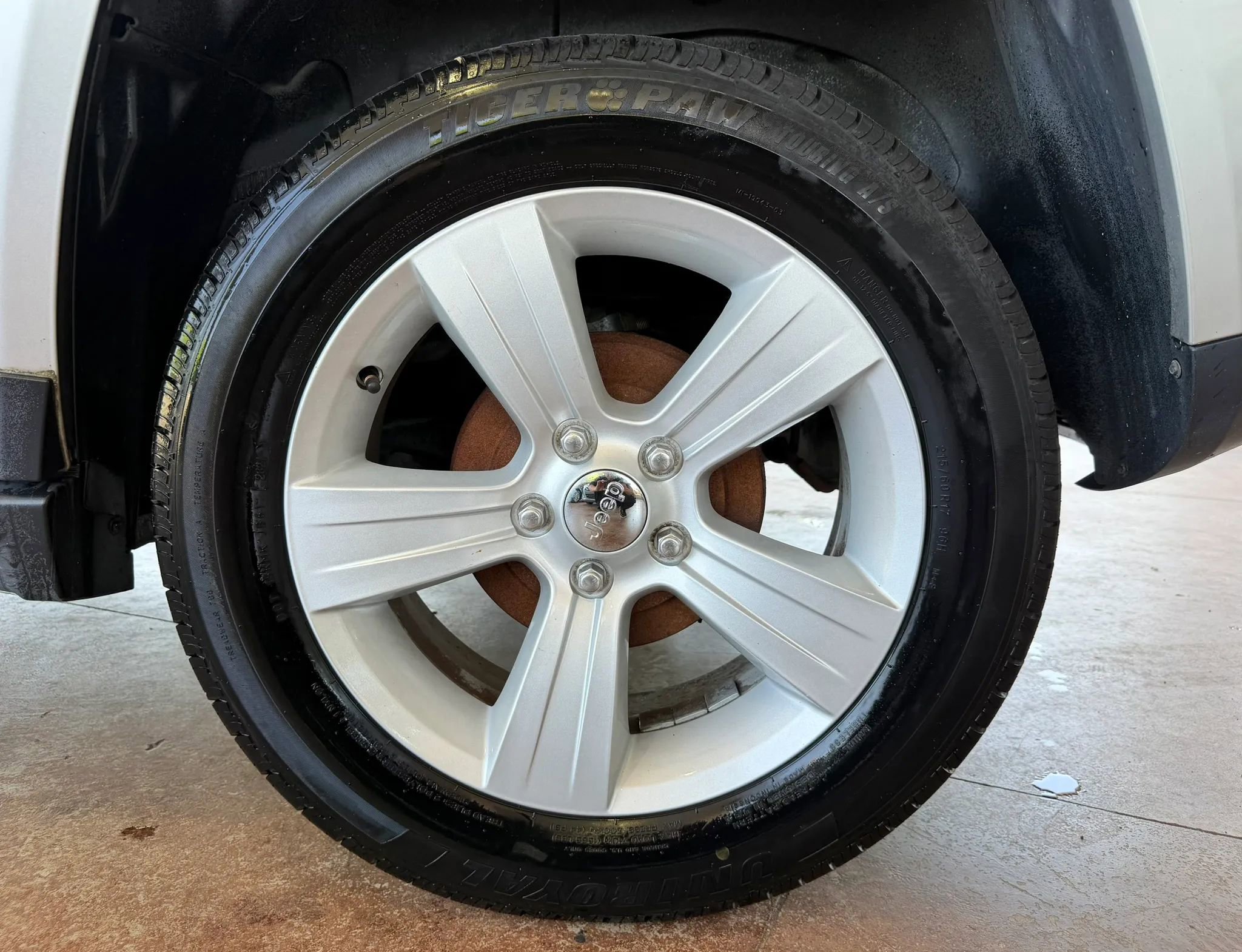 Used 2014 Jeep Compass Latitude FWD image 24