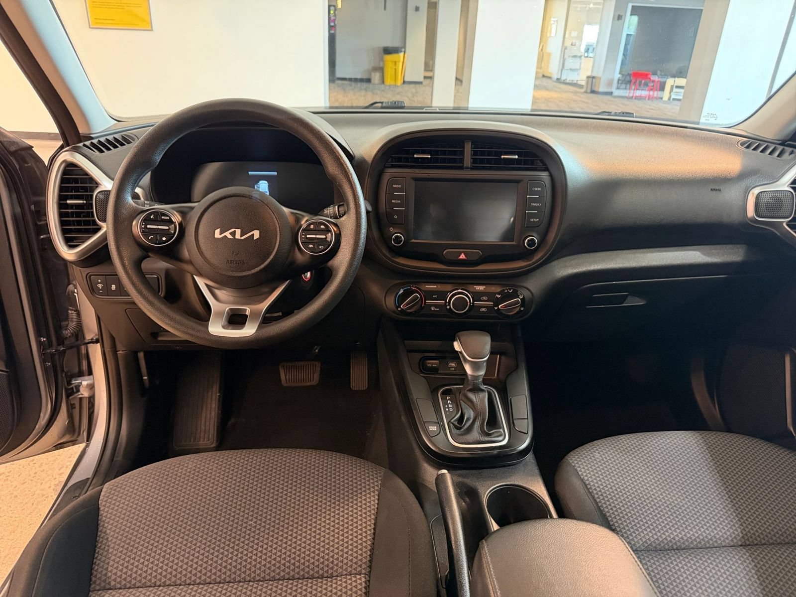 Used 2025 Kia Soul LX w/ LX Technology Package FWD image 32