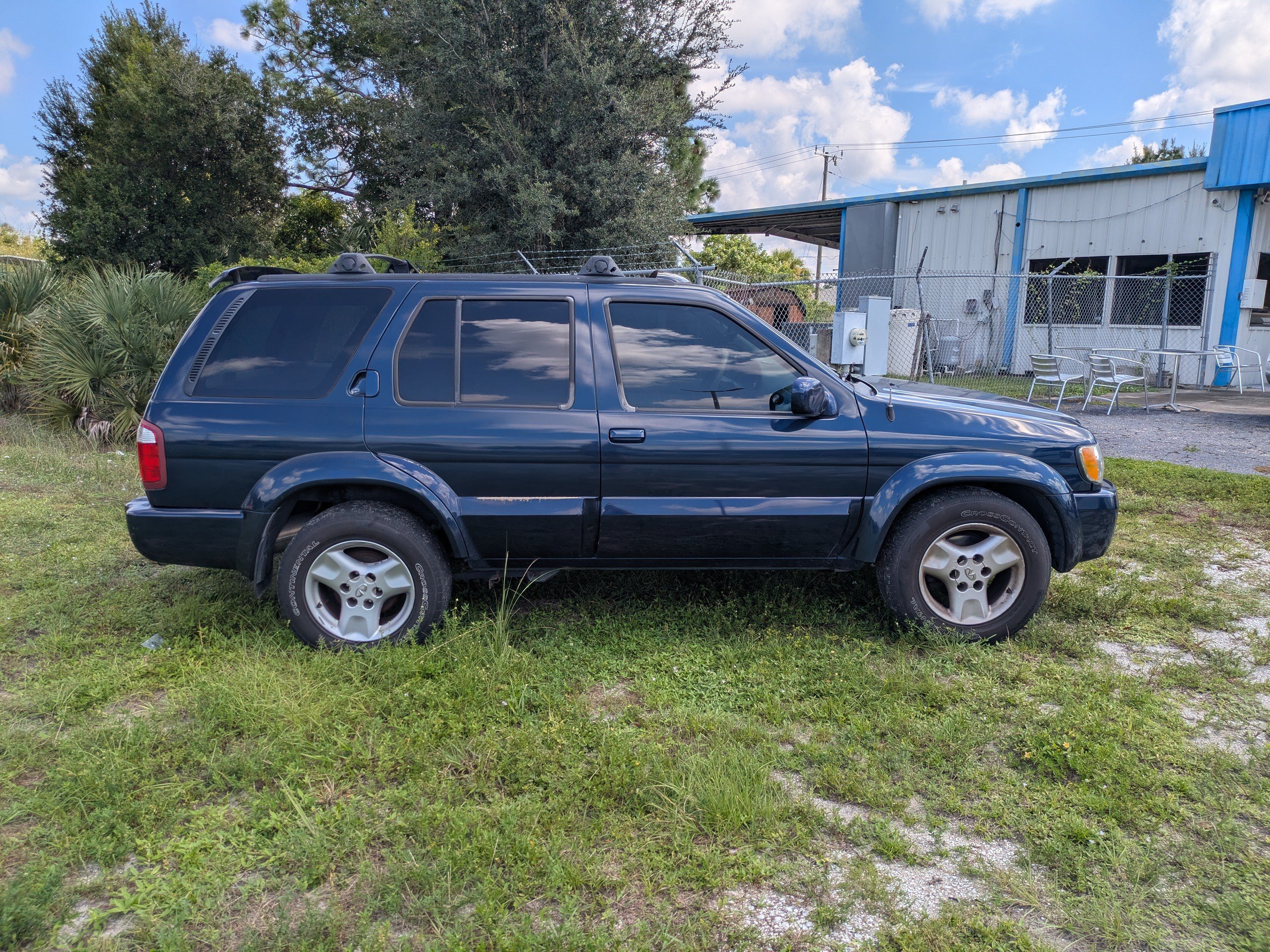 Used 2003 INFINITI QX4 4WD image 3