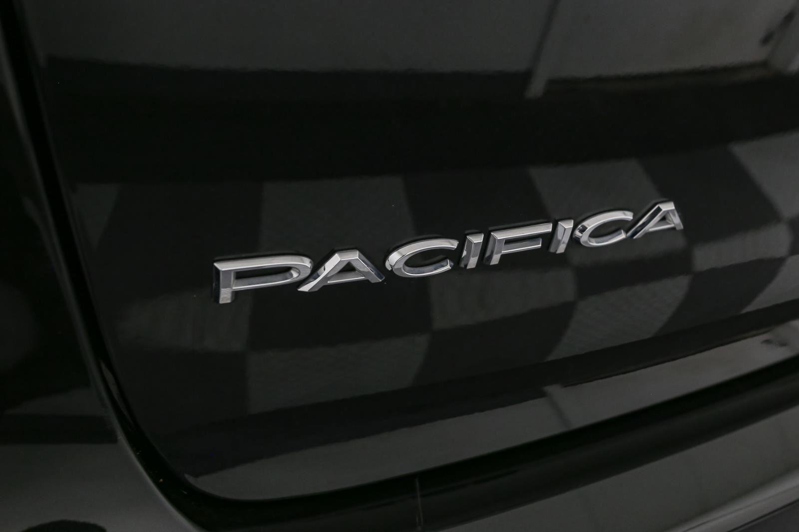 Used 2024 Chrysler Pacifica Touring-L image 10