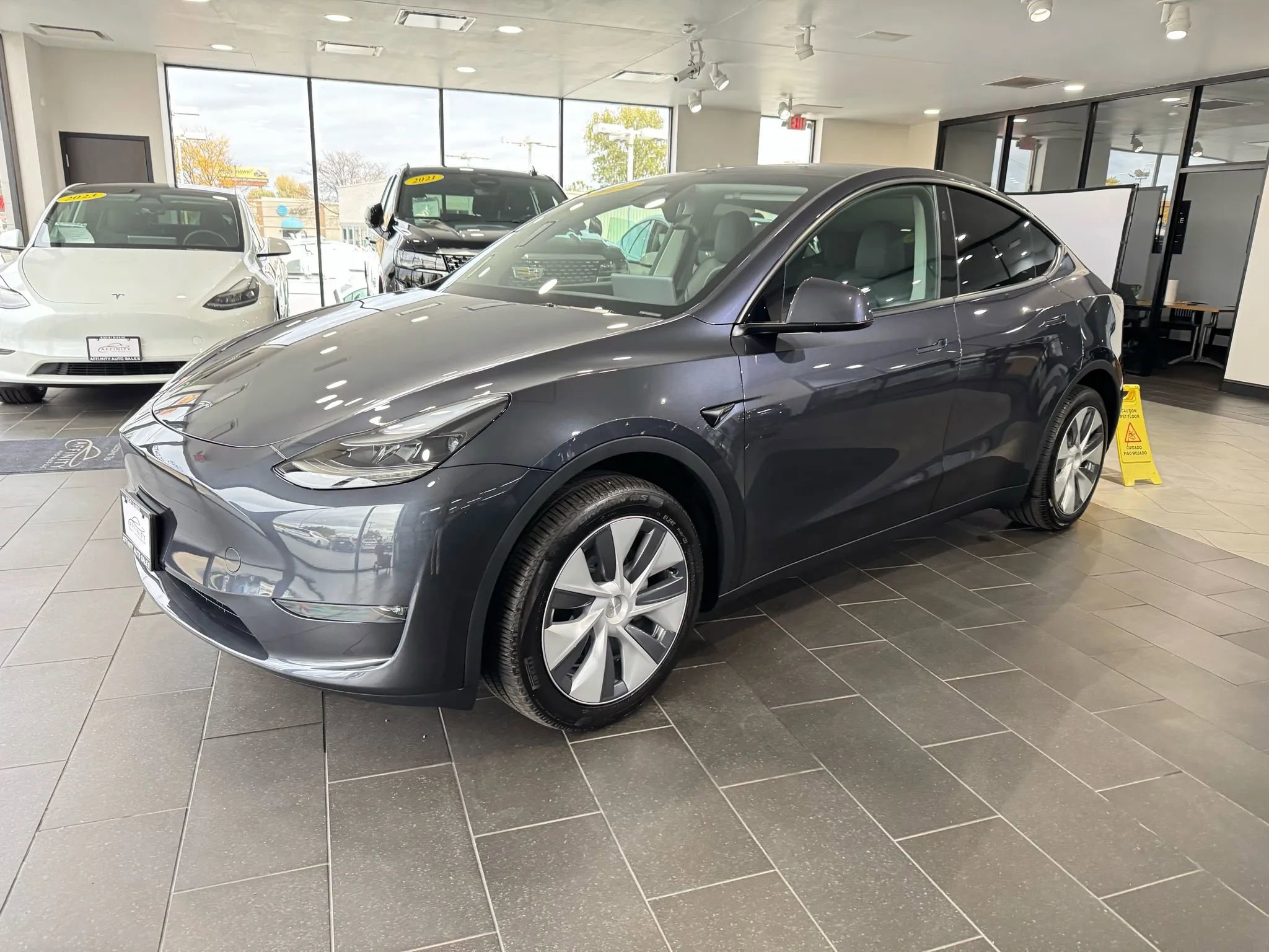 Used 2024 Tesla Model Y Long Range image 2