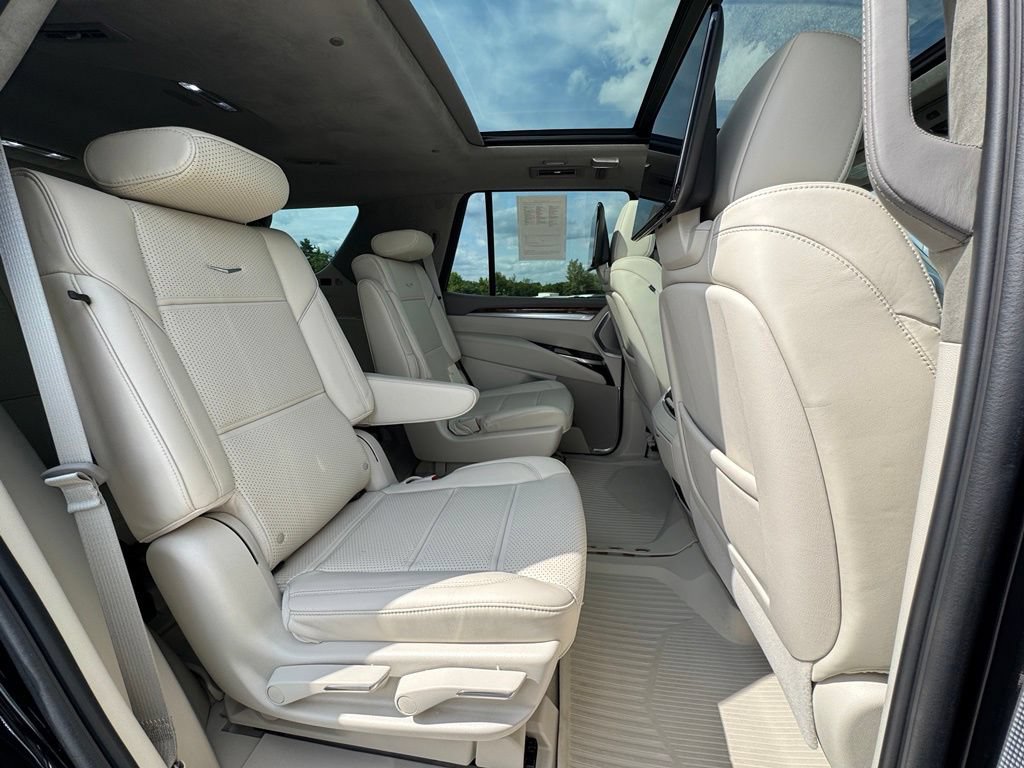 Certified 2025 Cadillac Escalade Sport Platinum w/ LPO, ONYX Package AWD/4WD image 34