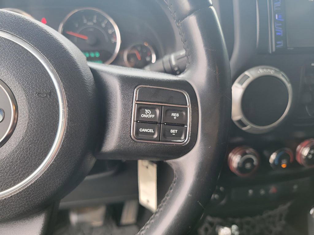 Used 2015 Jeep Wrangler Unlimited Sahara w/ Connectivity Group image 15