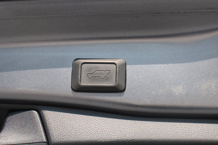Used 2019 Toyota RAV4 XSE AWD/4WD image 16