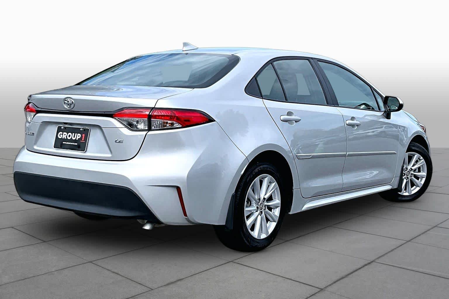 Used 2025 Toyota Corolla LE w/ LE Premium Package FWD image 13