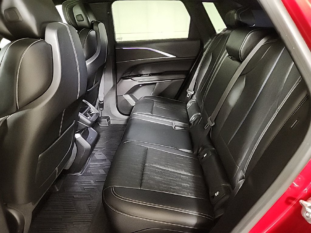 Used 2025 Cadillac Lyriq Luxury w/ LPO, Floor Liner Package AWD/4WD image 12