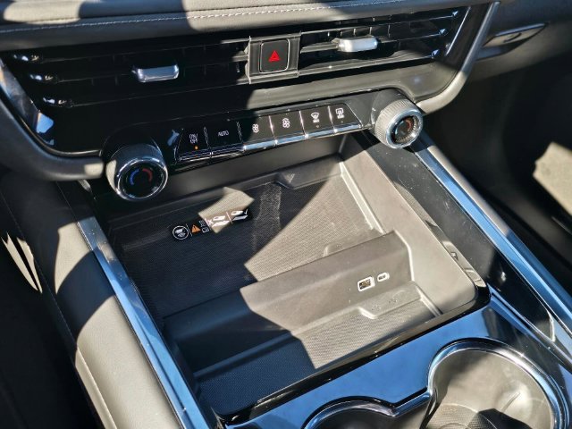 Used 2026 Chevrolet Suburban LT w/ Comfort Package AWD/4WD image 36