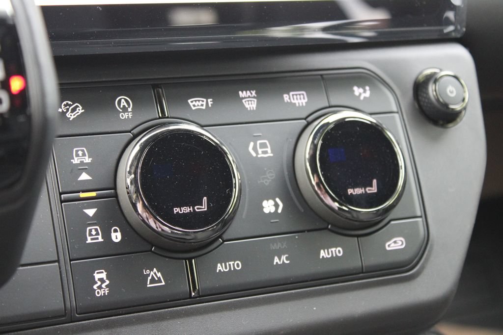 New 2026 Land Rover Defender 110 OCTA AWD/4WD image 28