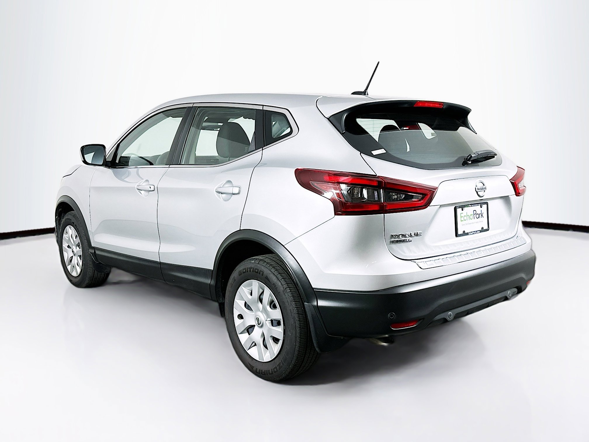 Used 2020 Nissan Rogue Sport S image 5