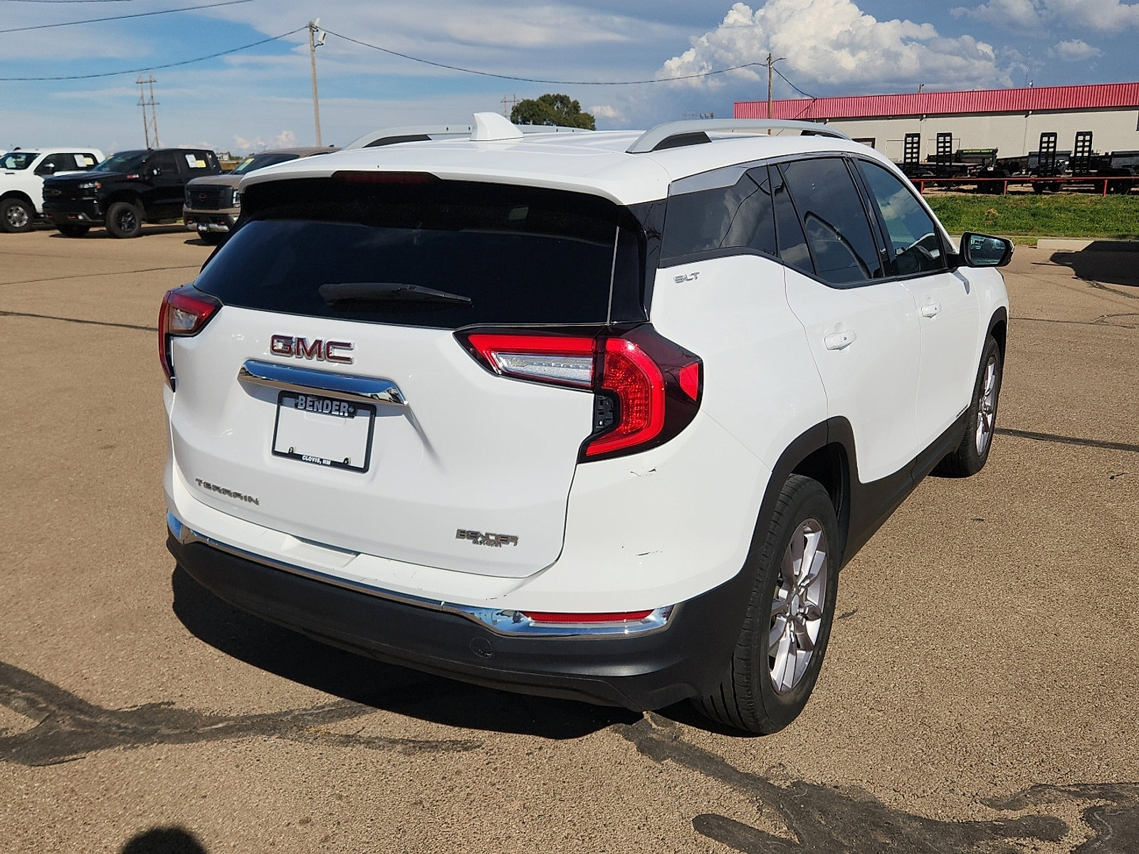 Used 2023 GMC Terrain SLT image 4
