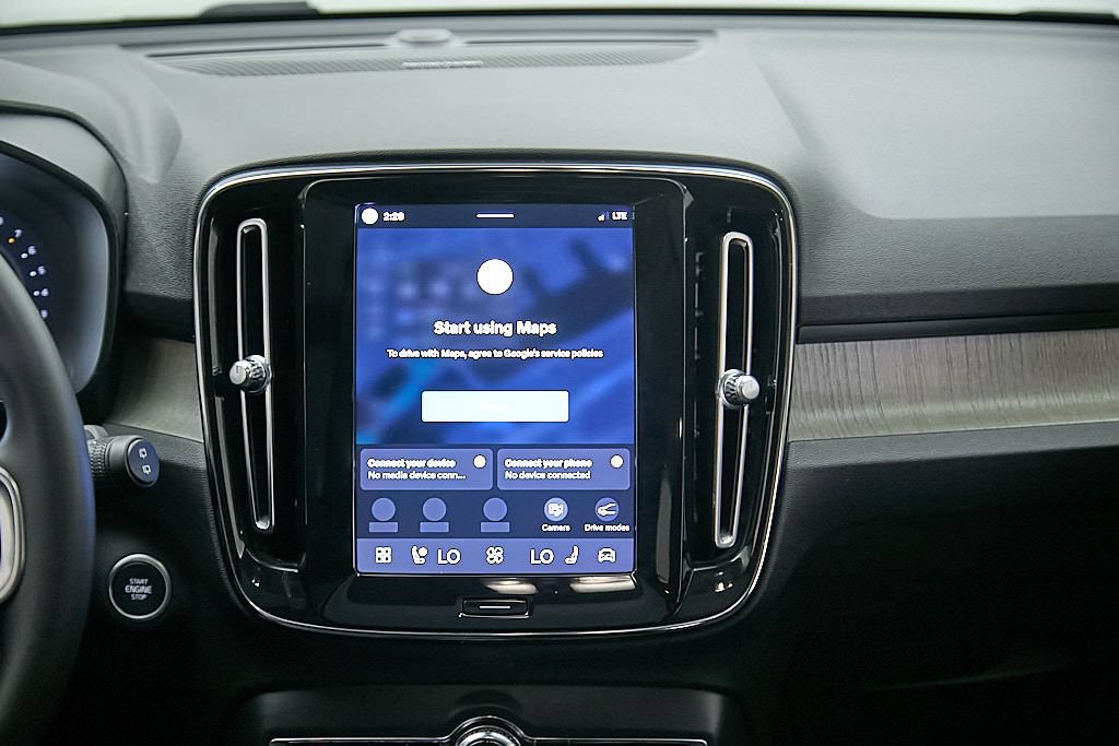Certified 2023 Volvo XC40 B5 Ultimate w/ Protection Package Premier AWD/4WD image 26