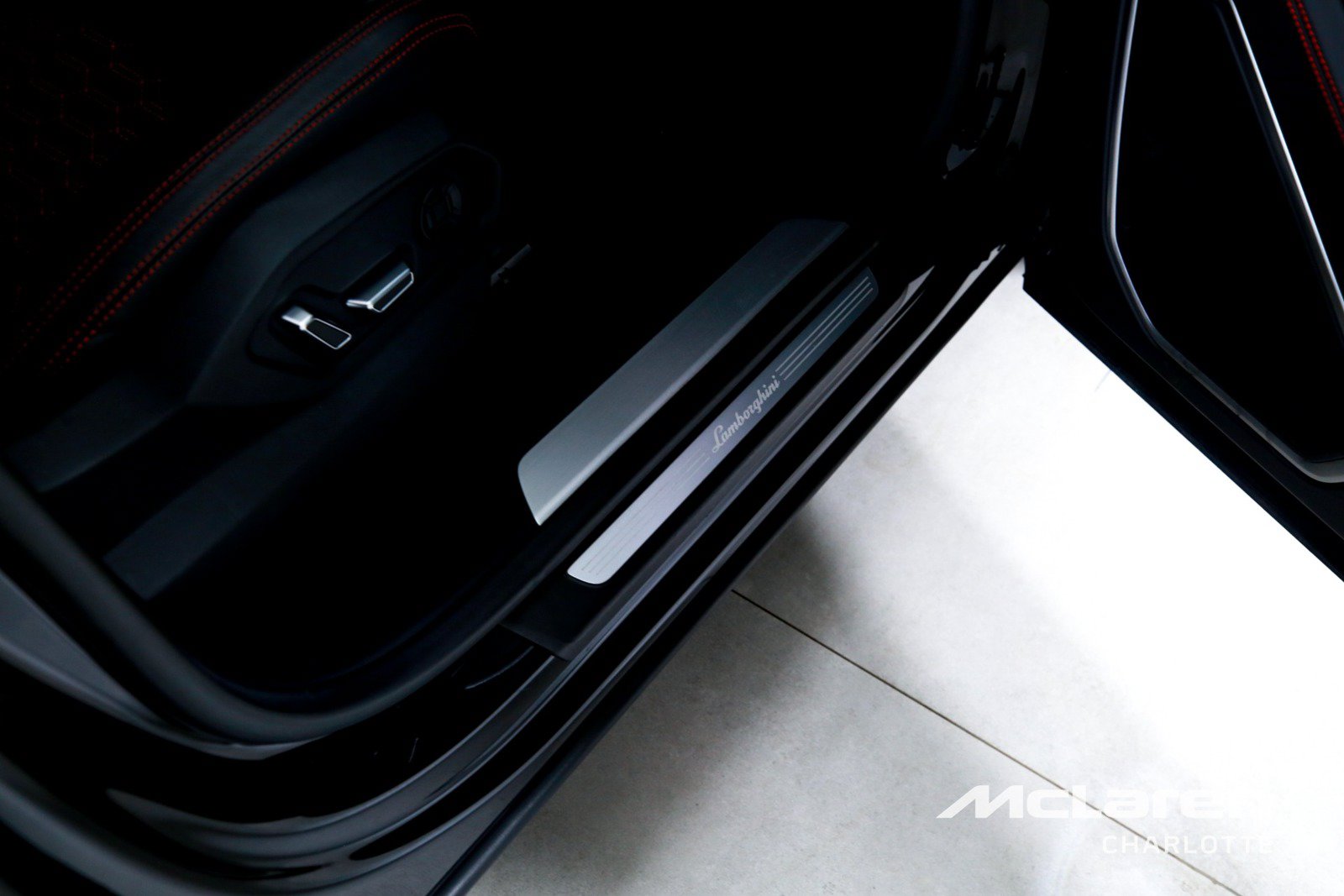 Used 2024 Lamborghini Urus S AWD/4WD image 30