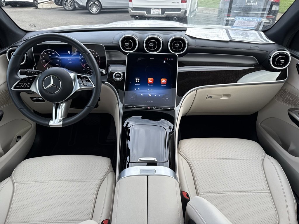 Used 2025 Mercedes-Benz GLC 300 4MATIC image 11