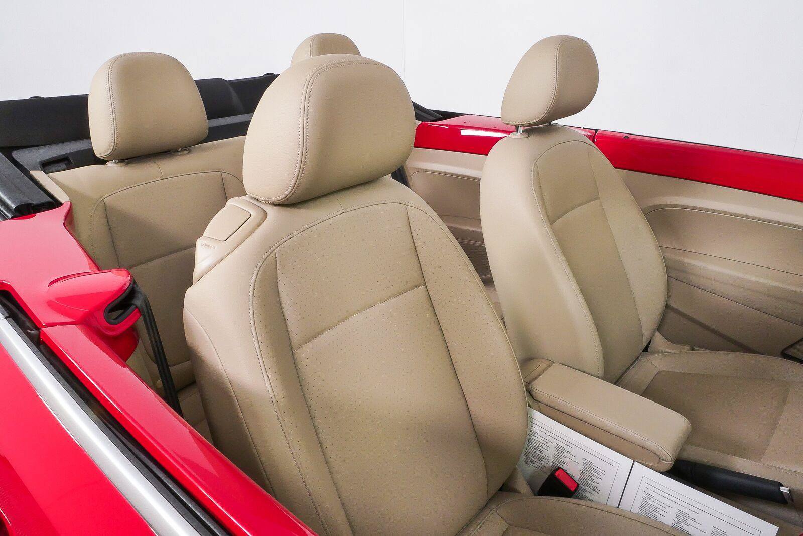 Used 2019 Volkswagen Beetle 2.0T SE w/ SE Premium Package FWD image 31