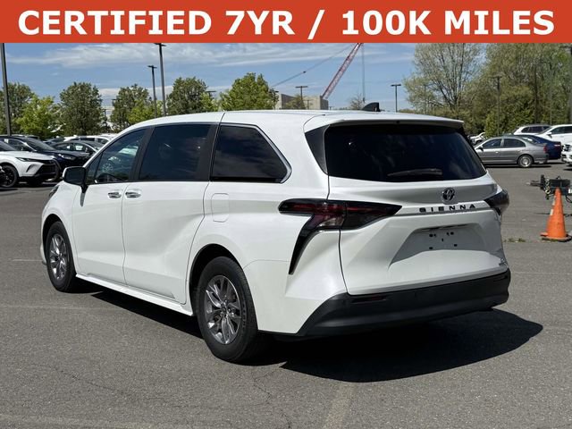 Used 2023 Toyota Sienna XLE image 4