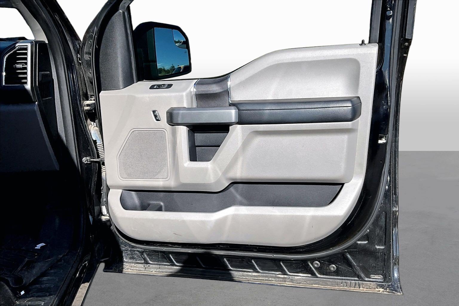 Used 2017 Ford F150 XLT w/ Equipment Group 301A Mid RWD image 18