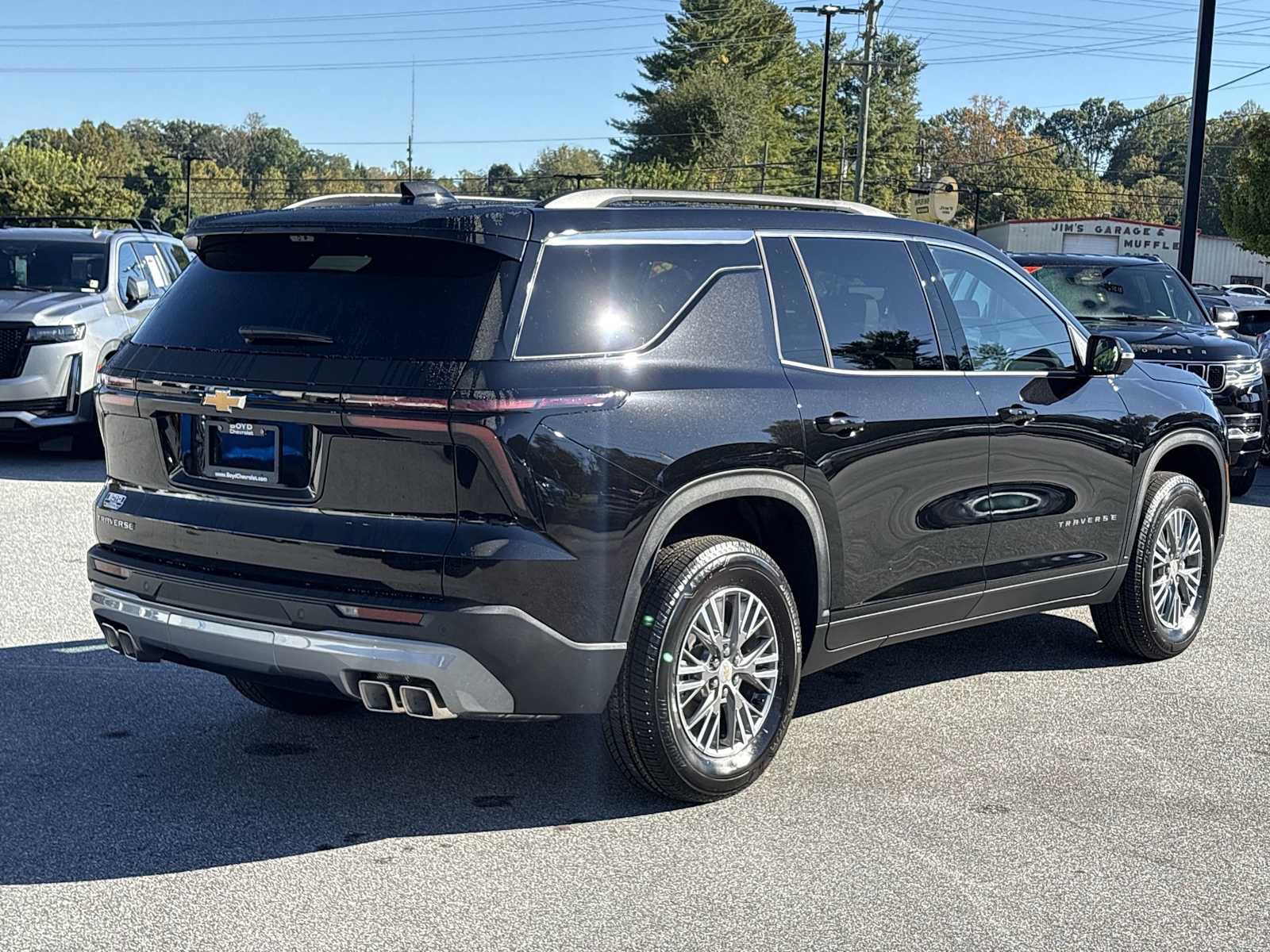 New 2027 Chevrolet Traverse LT w/ Driver Confidence Package FWD image 6