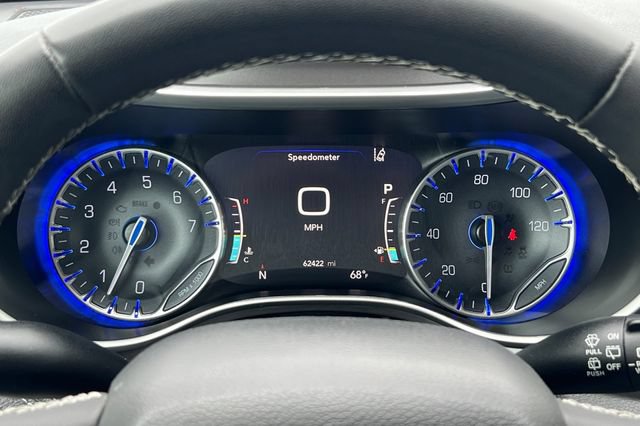 Used 2023 Chrysler Pacifica Touring-L AWD/4WD image 29