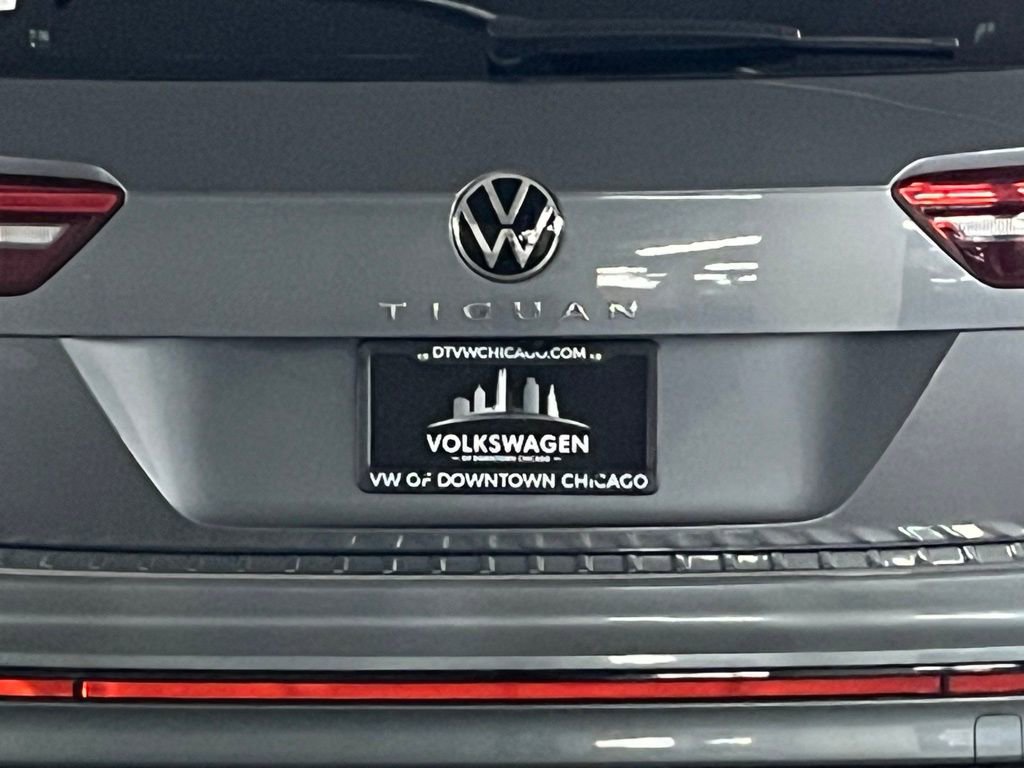 Used 2022 Volkswagen Tiguan SE R-Line AWD/4WD image 35