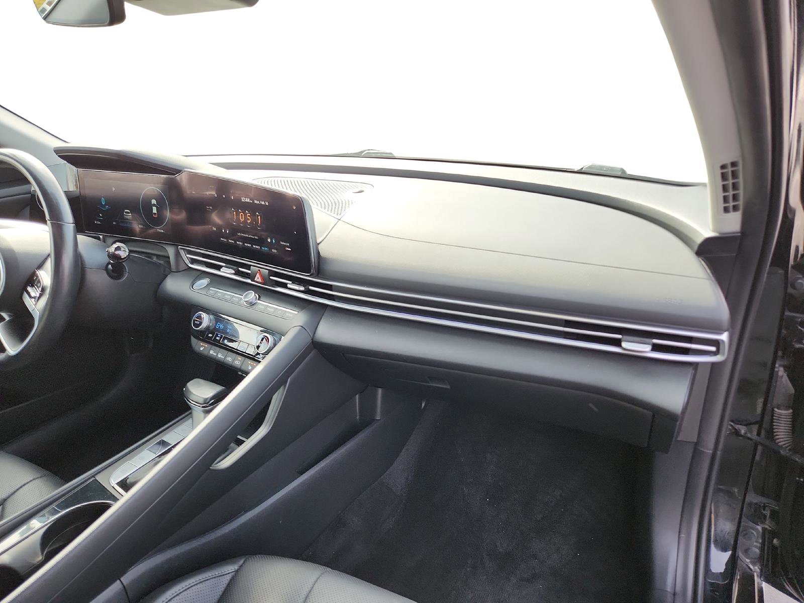 Used 2023 Hyundai Elantra Limited image 24