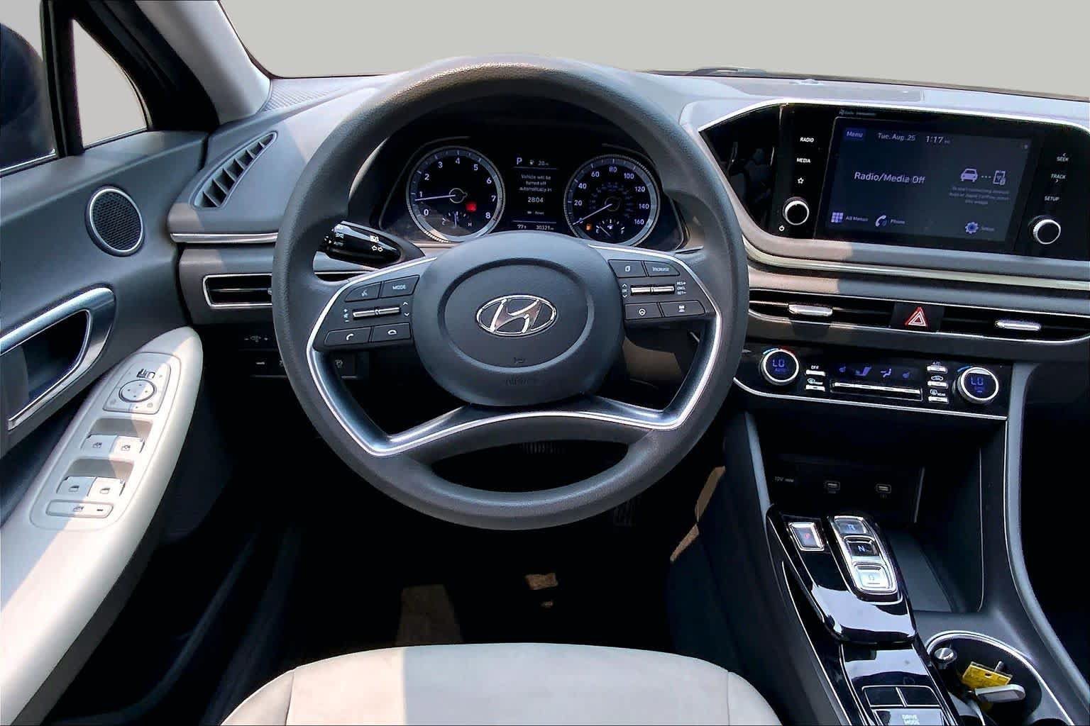Used 2022 Hyundai Sonata SEL w/ Preferred Accessory Package FWD image 6