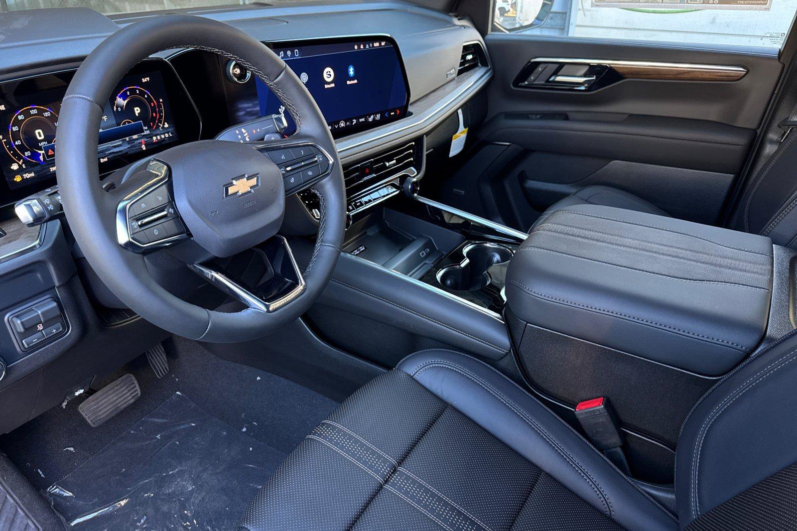 New 2026 Chevrolet Suburban High Country image 2