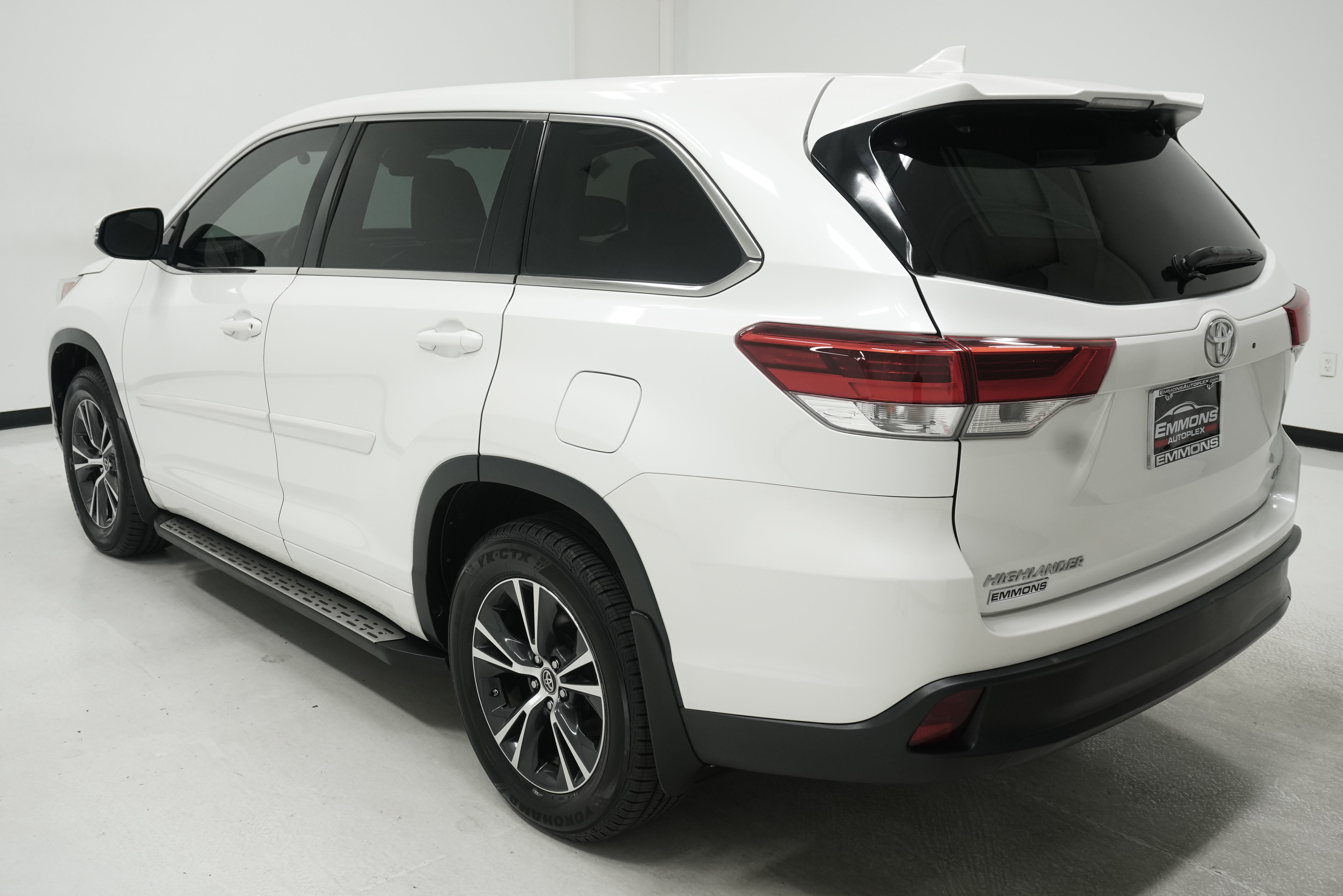 Used 2018 Toyota Highlander Plus FWD image 6