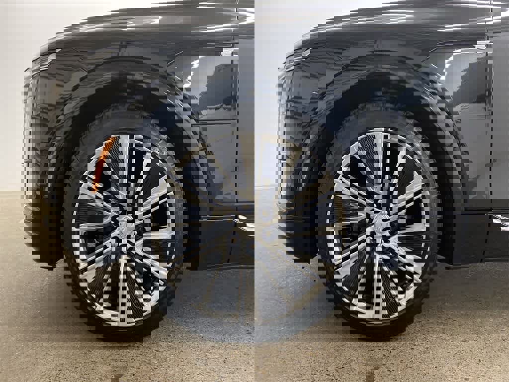 Certified 2024 Cadillac Lyriq Luxury w/ Nappa Leather Package image 12