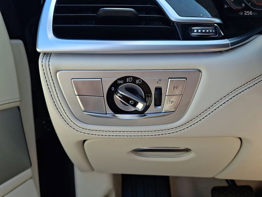 Used 2020 BMW 750i xDrive w/ Autobahn Package AWD/4WD image 24