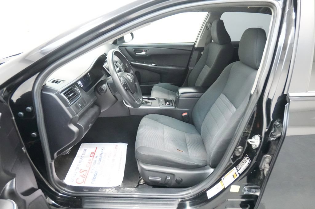 Used 2017 Toyota Camry LE FWD image 14