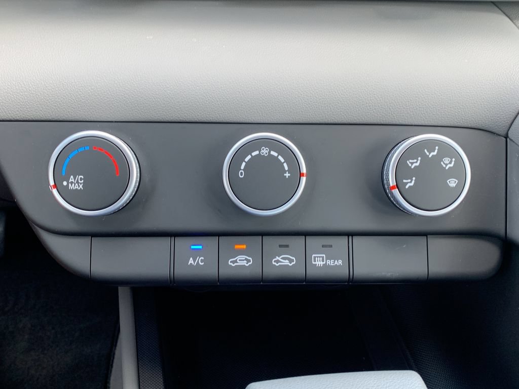 Certified 2026 Hyundai Elantra SE FWD image 28