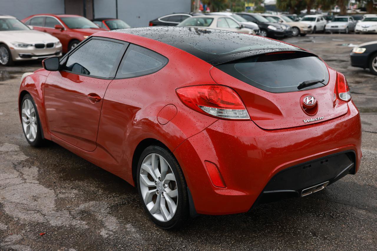 Used 2013 Hyundai Veloster w/ Style Pkg FWD image 5