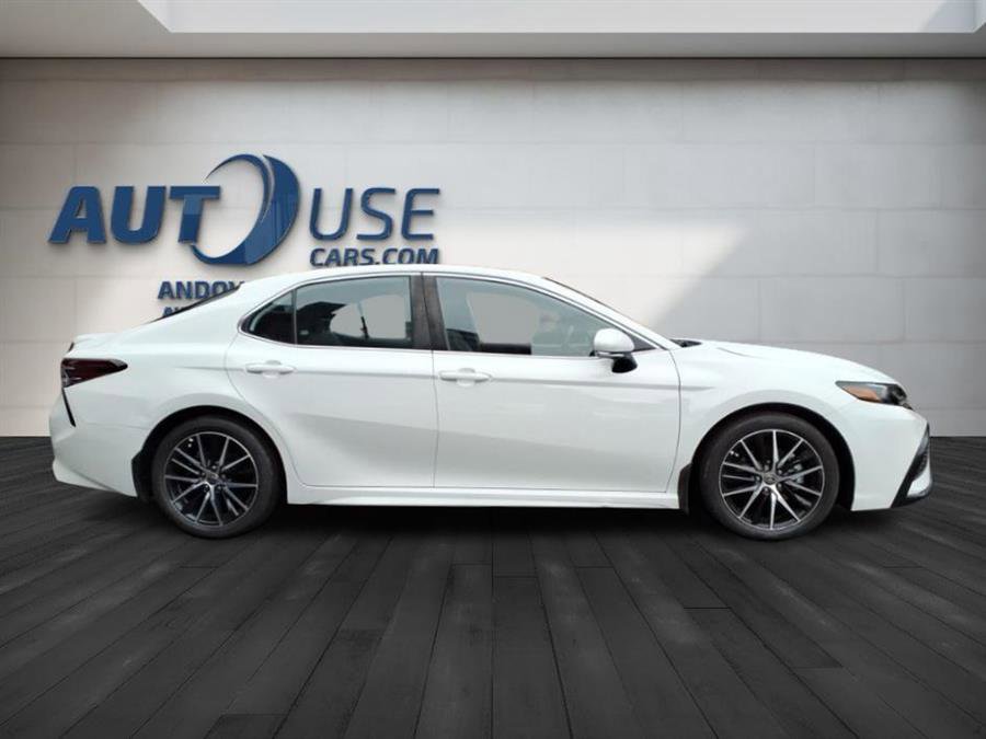 Used 2023 Toyota Camry SE image 7