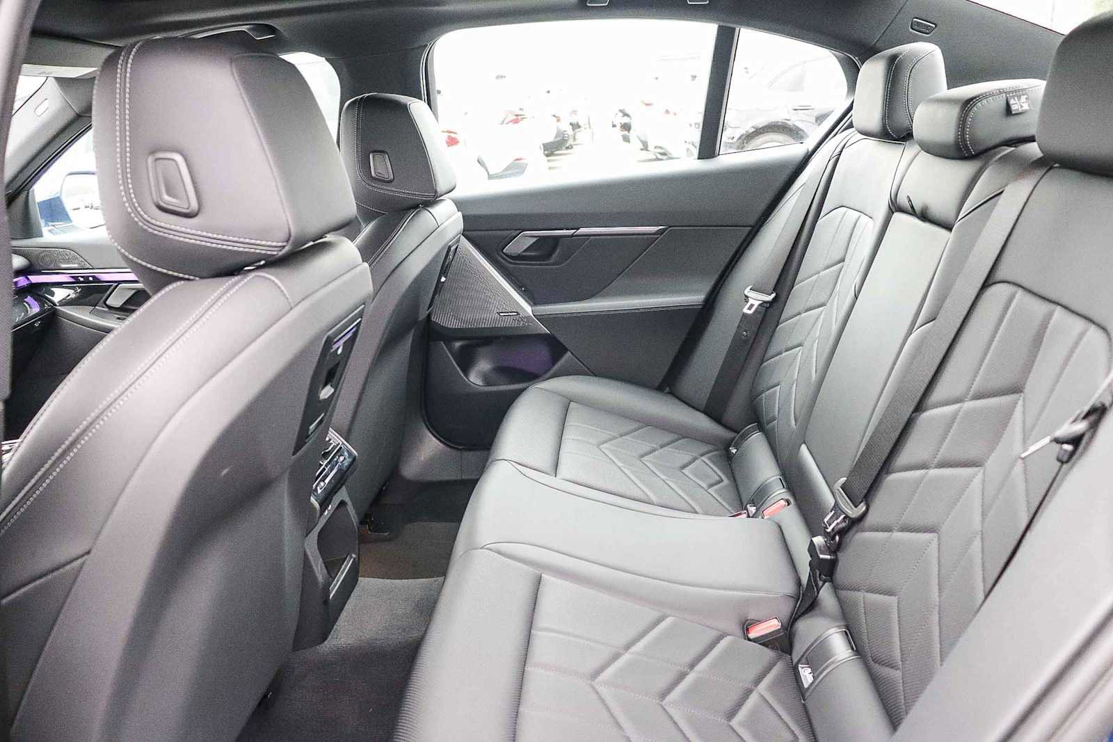 Used 2024 BMW 540i xDrive w/ Premium Package image 19