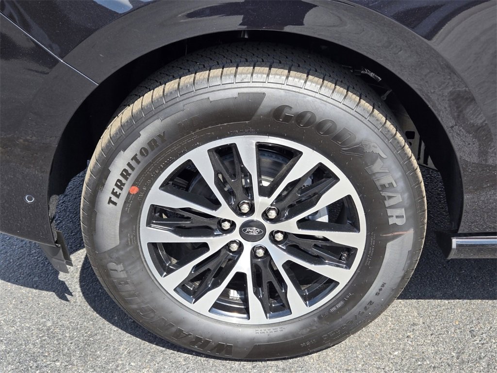 New 2025 Ford Expedition Platinum image 8